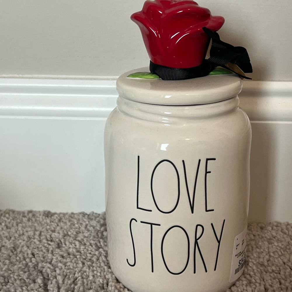 NWT Rae Dunn Disney  Princess Love Story Canister.